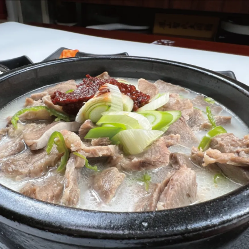 돼지고기 듬뿍 수육국밥 180g 1봉 이미지