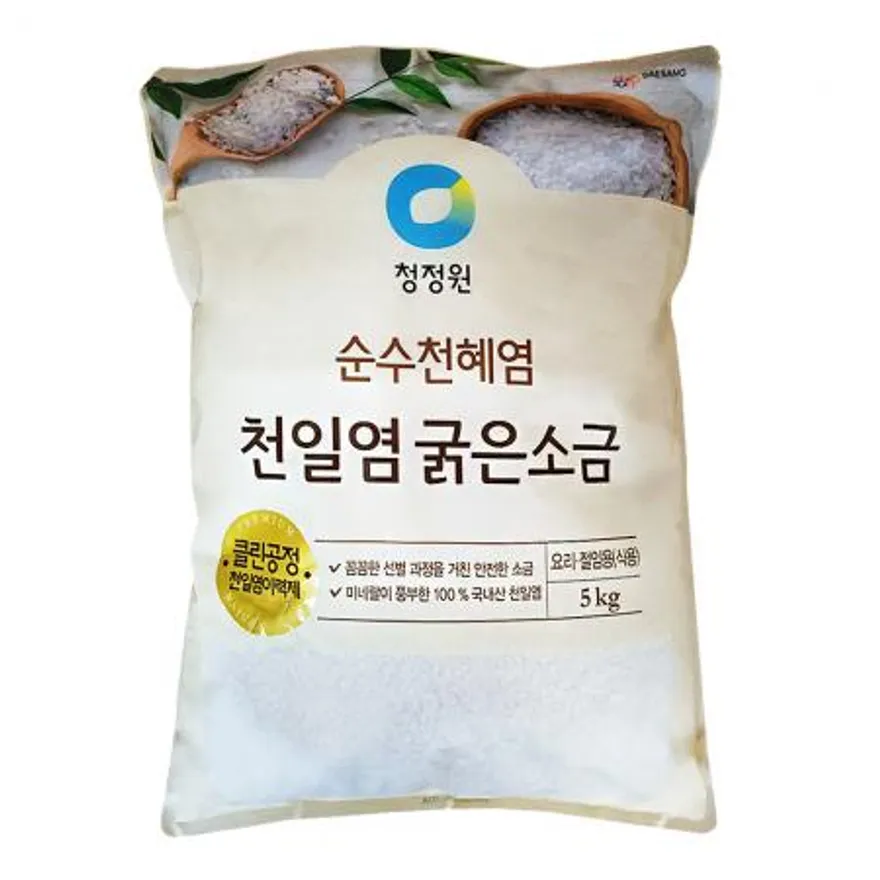 청정원 천일염 굵은소금 5kg x 4개 이미지