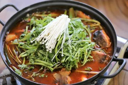 [맛집 대용량] 특A급 토란줄기 1KgX10개 건 토란대 말린 깐 토란 볶음 나물 밥 밑반찬종류 도매 이미지
