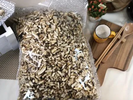 [맛집 추천] 특A급 사각 절단 표고버섯 1kg 버섯칩 건표고버섯 표고버섯채 후레이크 짜글이 찌게 토핑 이미지