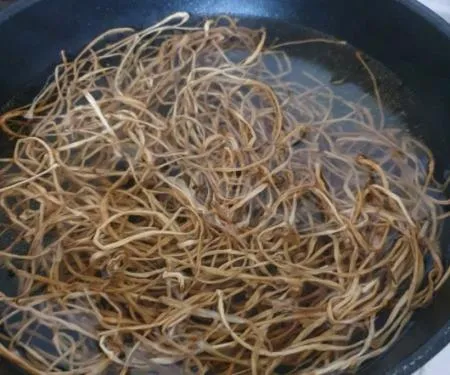 [맛집 추천] 특A급 건 고구마줄기 1kg 고구마순 식이섬유 고구마 대 건 나물 반찬 볶음 말린 밑반찬종류 이미지