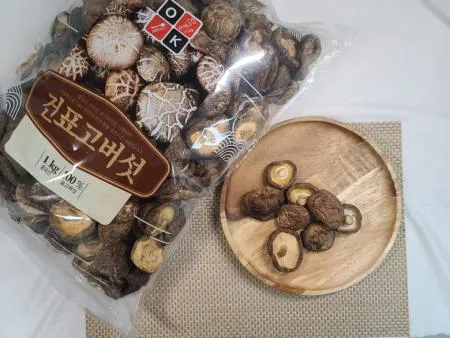 [맛집 추천] 특A급 표고버섯 홀 1Kg [4cm-5cm] 말린 버섯 원형 건표고 표고홀 한정식 반찬 밑반찬 나물 한식 중식 일식 맛집