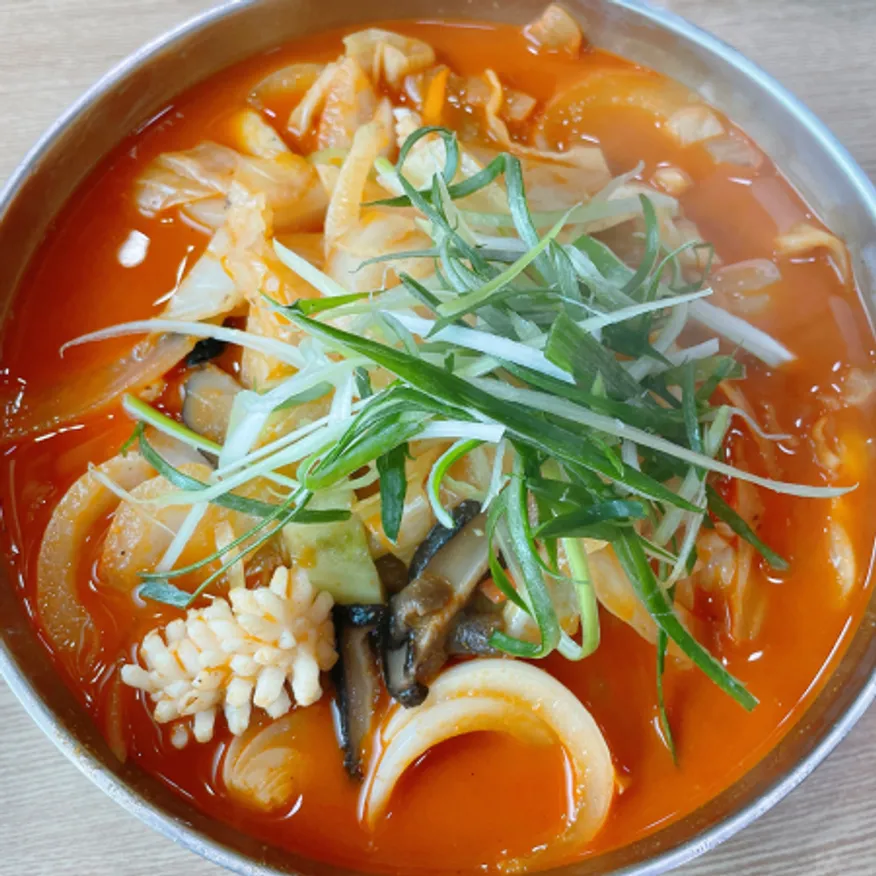 손질 솔방울 오징어 1박스2kg(200gx10팩) 냉동 자숙 칼집 오징어 이미지