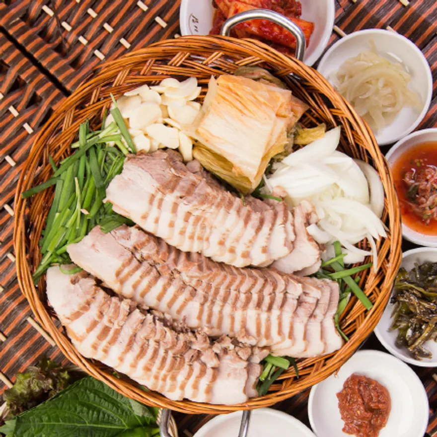 냉동 늘바른 보쌈수육 500g+신송 시원한 시금치된장국10g(블럭) 이미지
