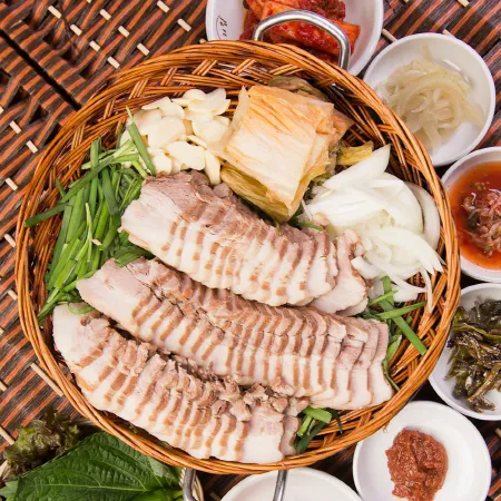냉동 늘바른 보쌈수육 500g+신송 우거지된장국10g(블럭)