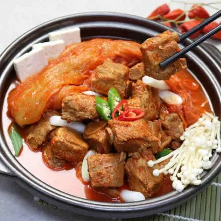 삼삼한 묵은지 돼지 찜갈비700g(1-2인분)/즉석조리간편조리제품 이미지