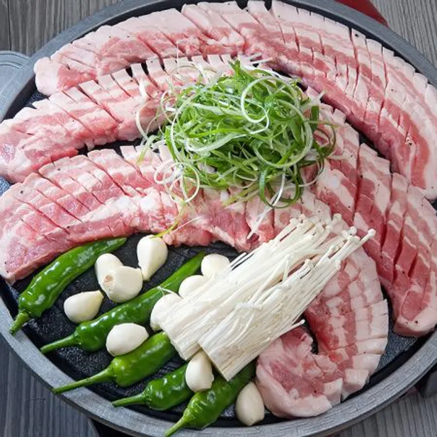 삼삼한 냉장 이룸한돈 벌집 미박삼겹살500g2팩총1kg구이용(진공포장) 이미지