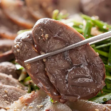 삼삼한 삶은 아롱사태 수육 200g x 5팩 (총1kg+양파소스) 이미지