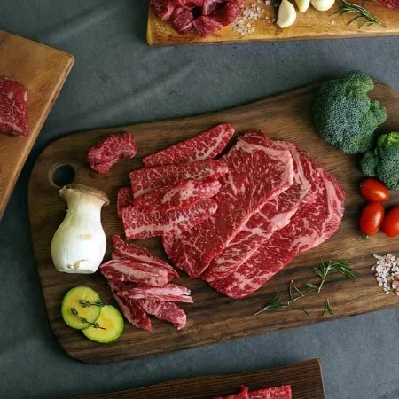 삼진축산 맛있는 꽃등심한우200g+1이상 새우,살치 랜덤발송 + 채끝 한우200g +1이상 이미지