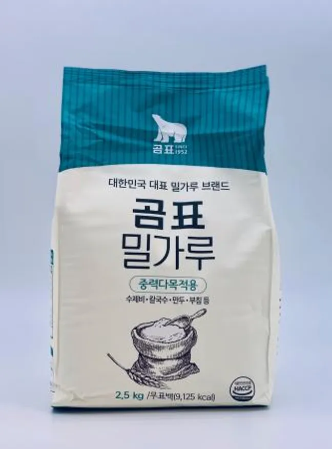곰표 중력 밀가루 2.5kg / 대한제분 수제비 칼국수 만두 부침 중력분 이미지