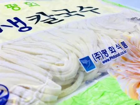 평화 생생 칼국수 1.4kg × 5개  / 칼국수사리 칼국수면 생면 업소용 이미지