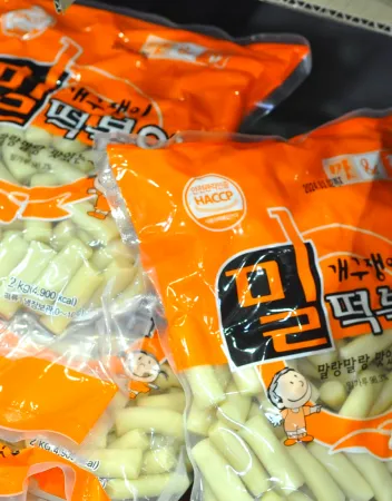 개구쟁이 밀떡 2Kg 업소용 떡사리 밀떡볶이 떡볶이떡 진공밀떡 별가 밀떡 이미지