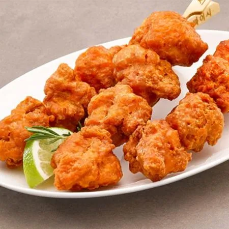 사세 순살치킨꼬치스파이시 100gx10개 순살치킨꼬치 치킨꼬치 닭꼬치 매콤치킨 간식 술안주 냉동식품 업소용 대용량 단체간식 이미지