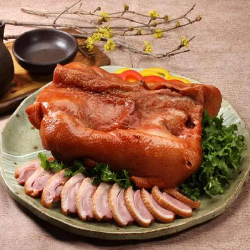 프리미엄 통 훈제오리 무뼈 900g 간편식 캠핑용 반찬 술안주 냉동식품 오리고기 통오리 냉동 오리 이미지