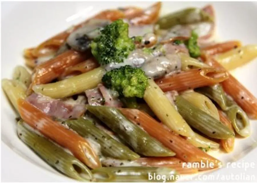 디벨라 삼색 펜네 토마토 시금치 500g 이미지