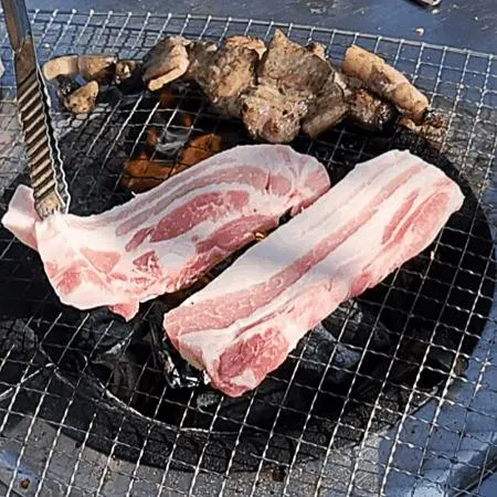 한돈 냉장 돼지고기 생 삼겹살 캠핑 숯불구이용 400g 업소용 식자재 이미지