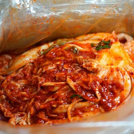업소용 대용량 으뜸 수입 배추 포기김치 중국산 10kg 아이스박스 이미지