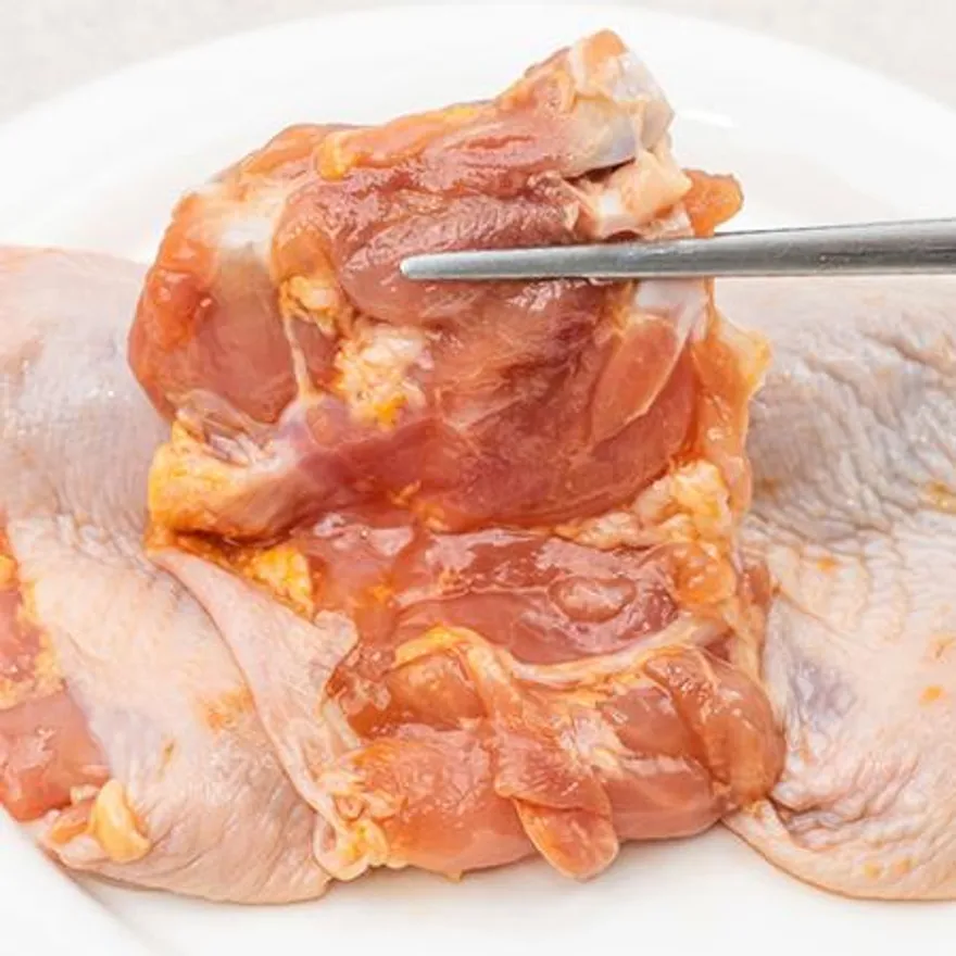업소용 대용량 국내산 뼈있는 닭다리살 10kg(1kg x 10팩) 간장 사이정육 숯불닭갈비 닭정육 구이 이미지
