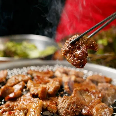30년 전통 특제양념 돼지목살왕구이 500g 1+1 이미지
