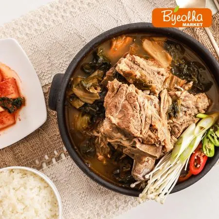 춘풍접객 뼈 해장국 900g_업소용 가정용 식당용 냉동 원팩 밀키트 간단요리 간편식 등뼈 우거지 뼈다귀해장국 이미지