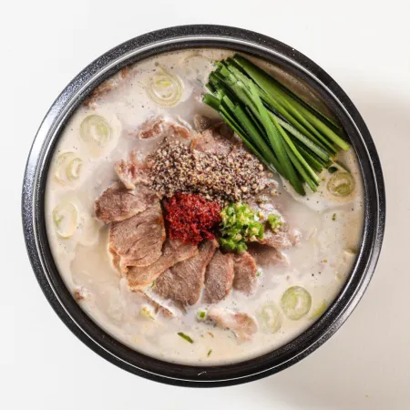 춘풍접객 춘풍 살코기돼지국밥 155g / 1인분 밀키트 국밥 해장국 / 캠핑음식 캠핑요리 캠핑밀키트 / 냉동국밥 순대국 이미지