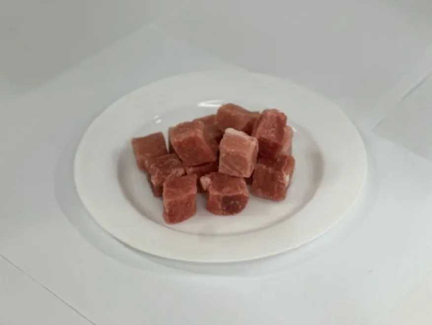 돈육,1Kg(2.5*2.5*2.5mm),후지,냉동,중,깍둑썰기,국산,밀봉/진공포장 아님 이미지