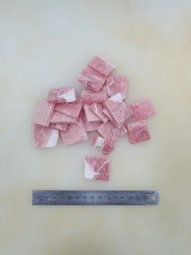 돈육,1Kg(0.5*3*3cm),후지,냉동,찌개용,국산,밀봉/진공포장 아님