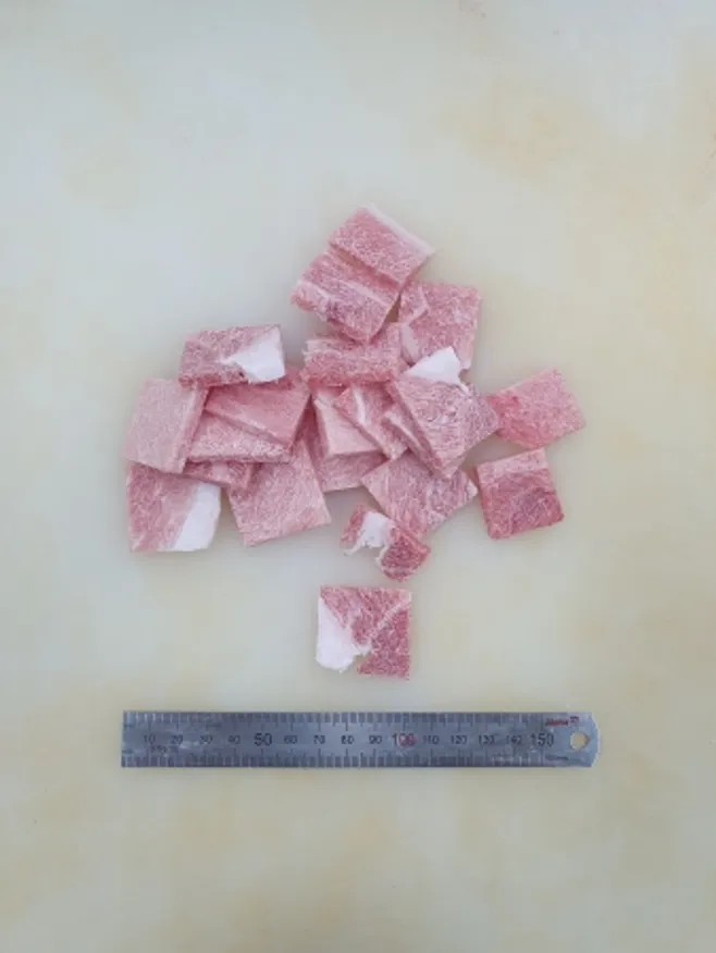 돈육,1Kg(0.5*3*3cm),후지,냉동,찌개용,국산,밀봉/진공포장 아님 이미지