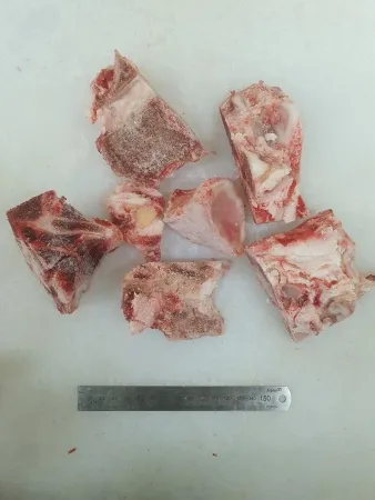 육우,1Kg(5*5*5cm)잡뼈,냉동,탕용,국산육우,밀봉/진공포장 아님
