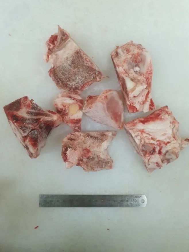 육우,1Kg(5*5*5cm)잡뼈,냉동,탕용,국산육우,밀봉/진공포장 아님 이미지