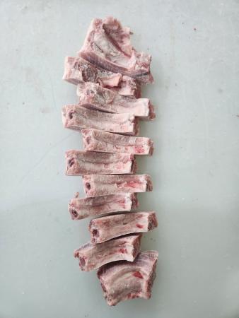 돈등갈비,1Kg(뼈사이절단),냉동,찜용,스페인,밀봉/진공포장 아님