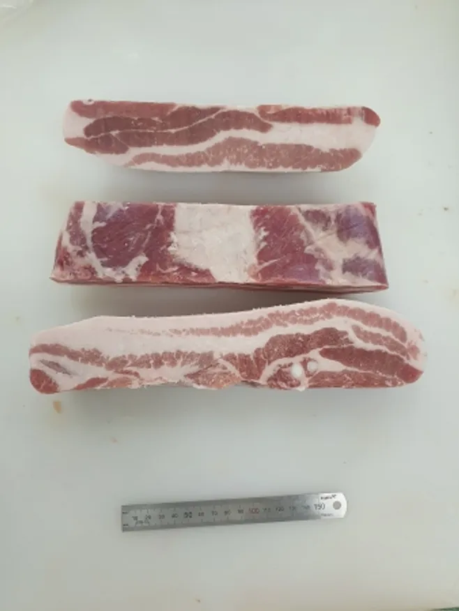 돈육,1Kg(5~6cm),삼겹살,냉동,수육용,국산,밀봉/진공포장 아님 이미지