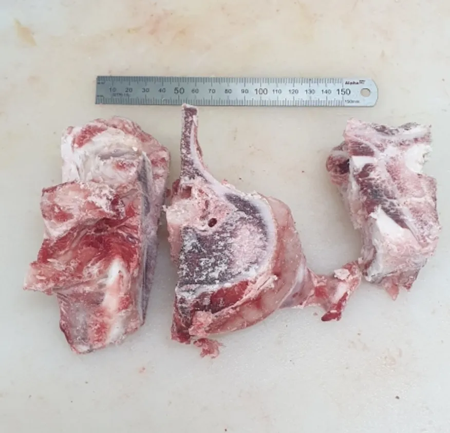 육우,1Kg,잡뼈,냉동,3등급이상,국산,밀봉/진공포장 아님 이미지