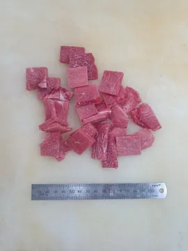 육우,1Kg(2.5*2.5*0.4cm),양지,냉동,3등급,국용,국산육우,밀봉/진공포장 아님