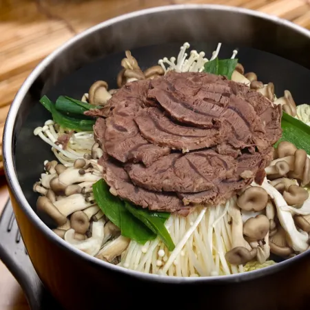 아롱사태 삶은 곰탕고기 슬라이스 냉면고기 수육 500g 이미지