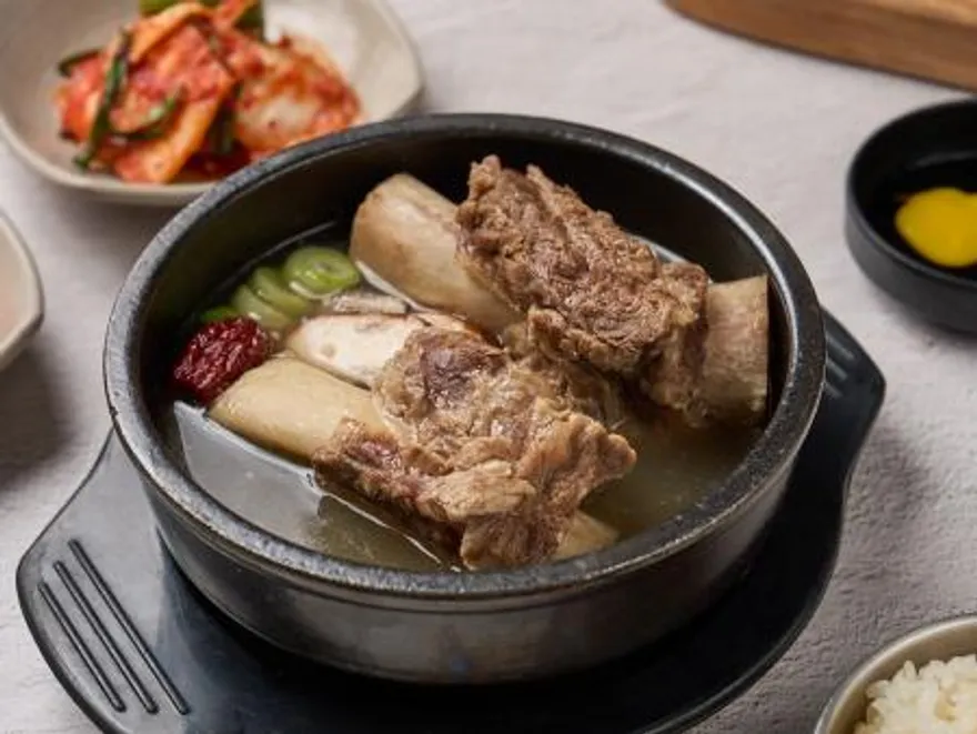 왕갈비탕1kg 갈빗대가3개 푸짐한 이미지
