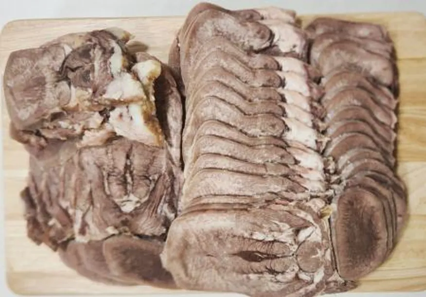 국내산 삶은 소우설 1.2kg내외 슬라이스 모듬수육 한마리분 이미지