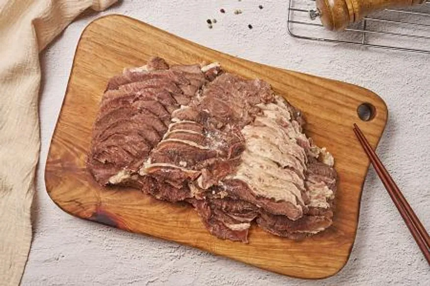 소뽈살슬라이스 2kg(완숙) 장터국밥수육 소고기해장국 뽈살찜 국밥재료 훈푸드 이미지