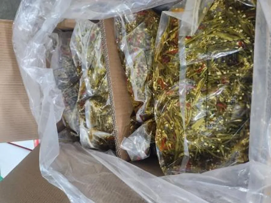 슬라이스 고추지 4kg X 4EA 업소용 대용량 고추채 식당 급식 간장 장아찌 절임 밑반찬 채썬 고추 반찬 밑반찬 매콤 새콤 이미지