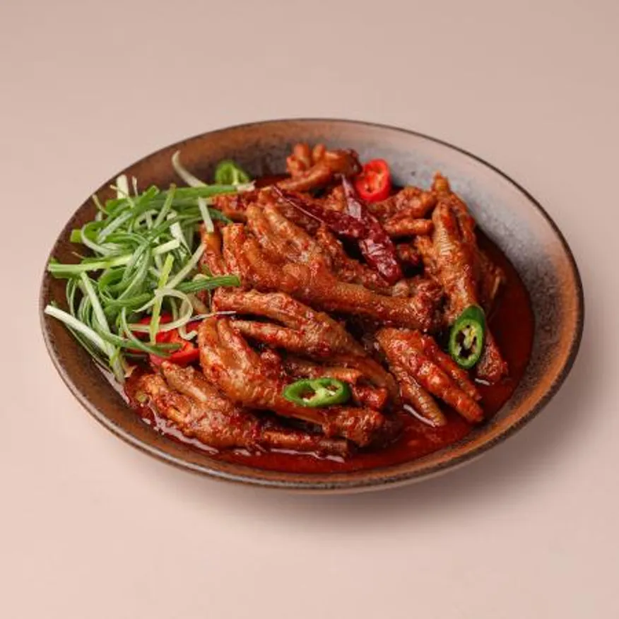 청춘불판 국물닭발 900g 매운 닭발 양념 닭발 불닭발 캠핑 혼술 안주 간편식 이미지