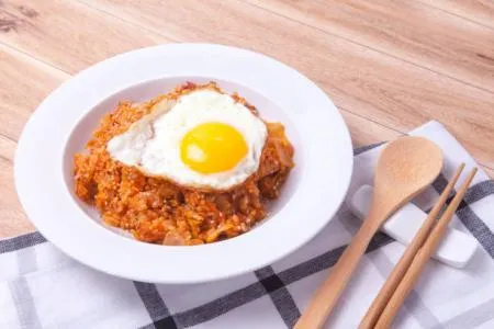 [무료배송] 한우물 김치볶음밥 300g 30봉 냉동 간편식 PC방 이미지