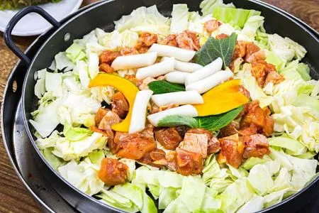 [6개/무료배송] 페르디가오 닭다리살 2kg 냉동 뼈제거 껍질 닭다리살 닭정육 이미지