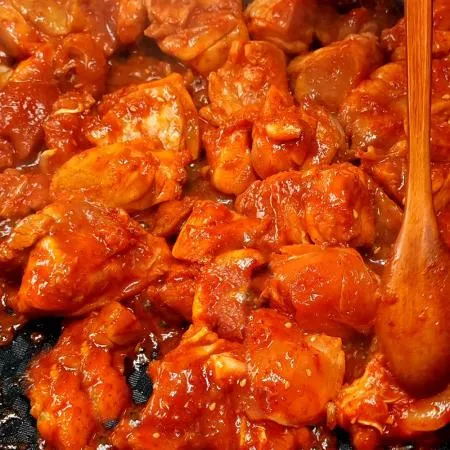 양념 닭갈비 1kg 닭다리 순살 캠핑 숯불