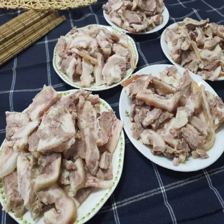 돼지머리 수육 1kg 1팩 약 10인분 이미지