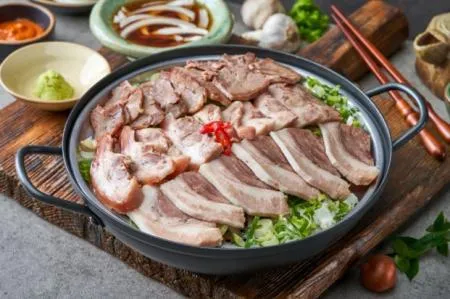 굿 [박스판매] 삶은 돼지머리(1두) 장육 냉장 약3kg 이미지
