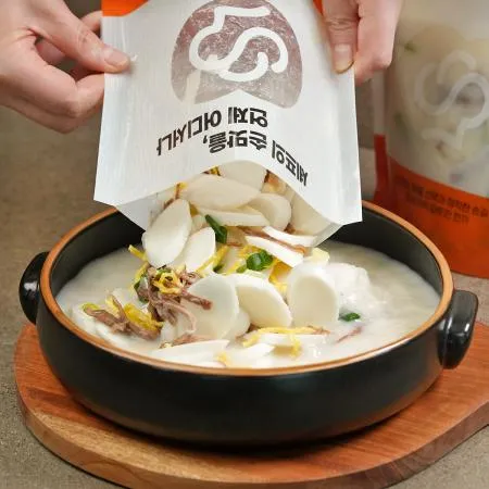 한우 사골로 우려내서 깊은 사골떡국 이미지