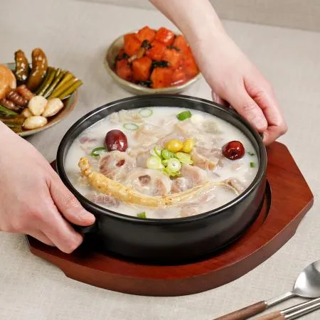 24시간 사골을 우려 만든 한방 도가니탕