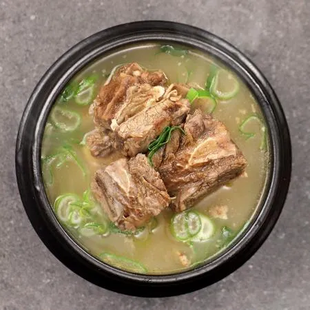 아낌없이 고기가 듬뿍 진한 왕 갈비탕 이미지