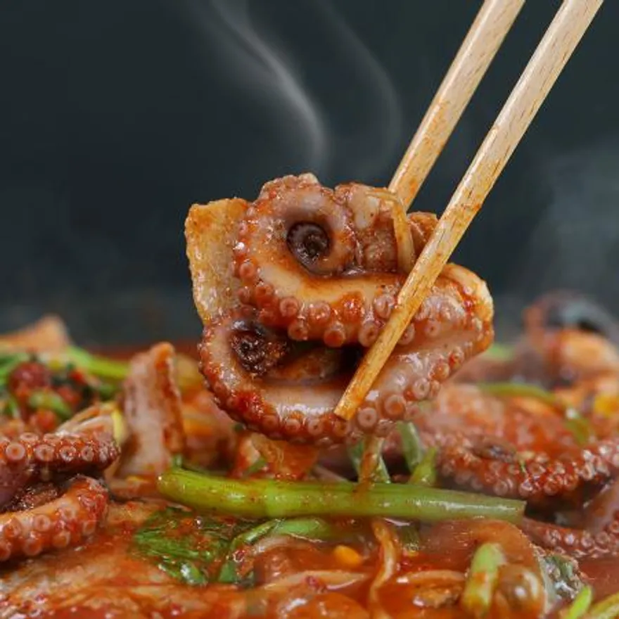 매콤 쫄깃 통통한 쭈꾸미 볶음 이미지