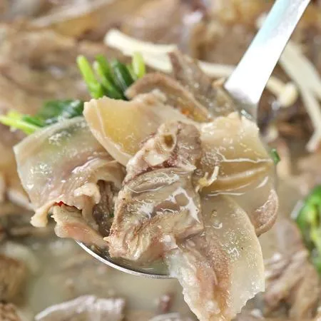 쫄깃 담백한 콜라겐 가득 한우소머리수육